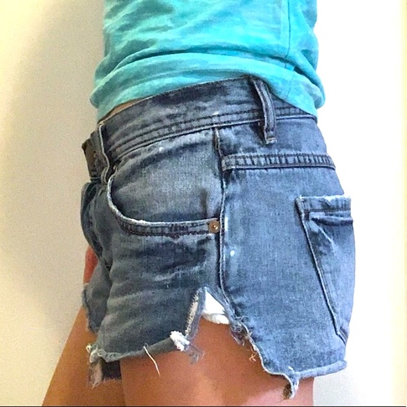FREE PEOPLE Cutoff Denim Short Raw Hem, Button-up Fly, Side Slits, Boyfriend Fit - Picture 6 of 11